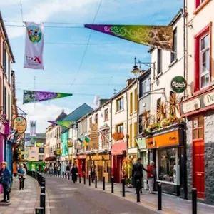 https://location-location-modern-2-bed-apt-in-killarney.hotel-killarney.com