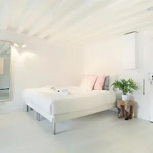 Rent A - Bonne Nouvelle Apartment